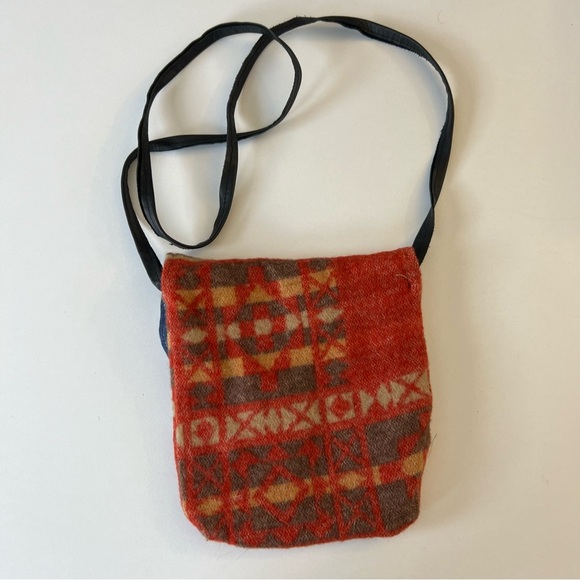 Wool Crossbody Bag Native American-inspired pattern - Picture 5 of 7